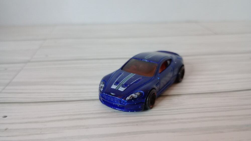 2018 Hot Wheels Loose 5 Pack Exclusive Blue Aston Martin Single Car